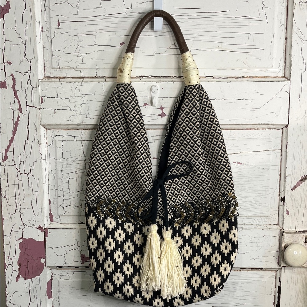 ANTHROPOLOGIE Jasper & JEERA Black and Cream Patterned Knit Bag w/ Tassels